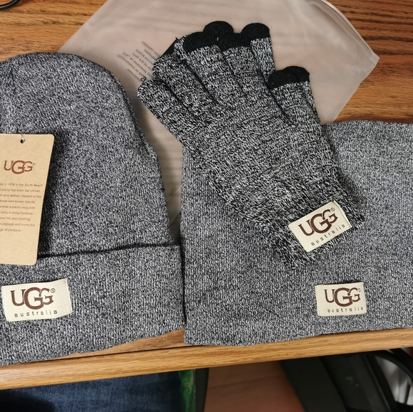 UGG Accessories - 3 set Uggs beanie, gloves and scarf Unix sex gray
